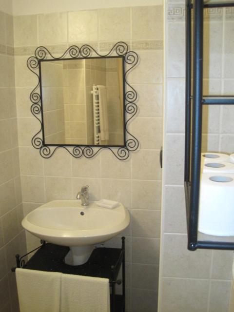 One-Bedroom Apartment,15294688:JPEG