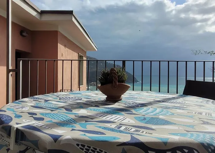 Ocean View Flat With Wi-Fi, Ac And Elevator To Town