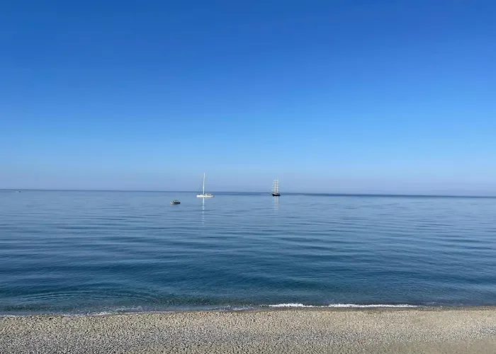 Beatrice Nel Centro Di Levanto